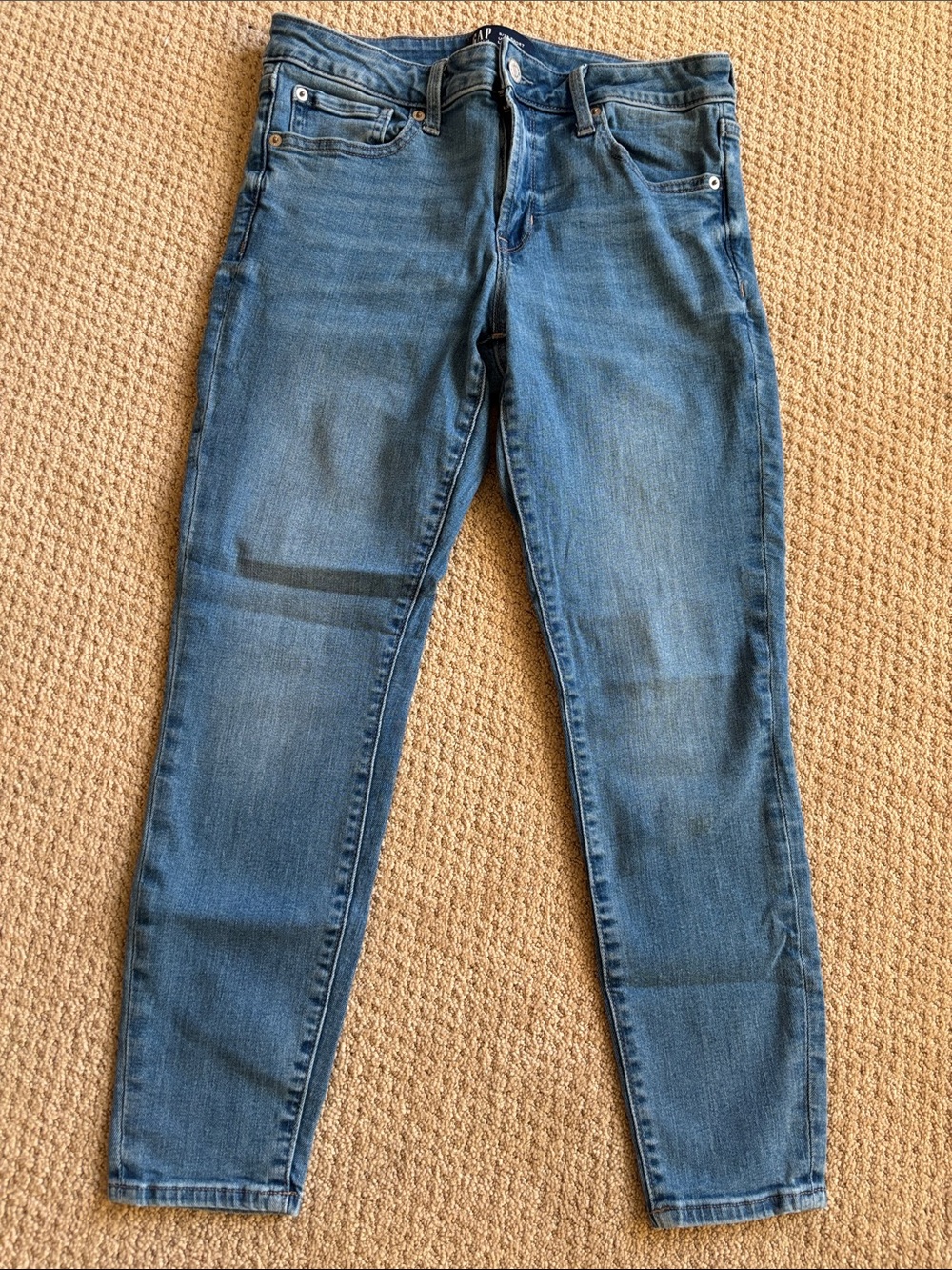 EUC GAP Universal Legging Skinny Jeans in Medium Blue Wash